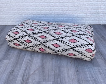 大型ベルベルキリムプーフ 24インチ×47インチ – モロッコヴィンテージ