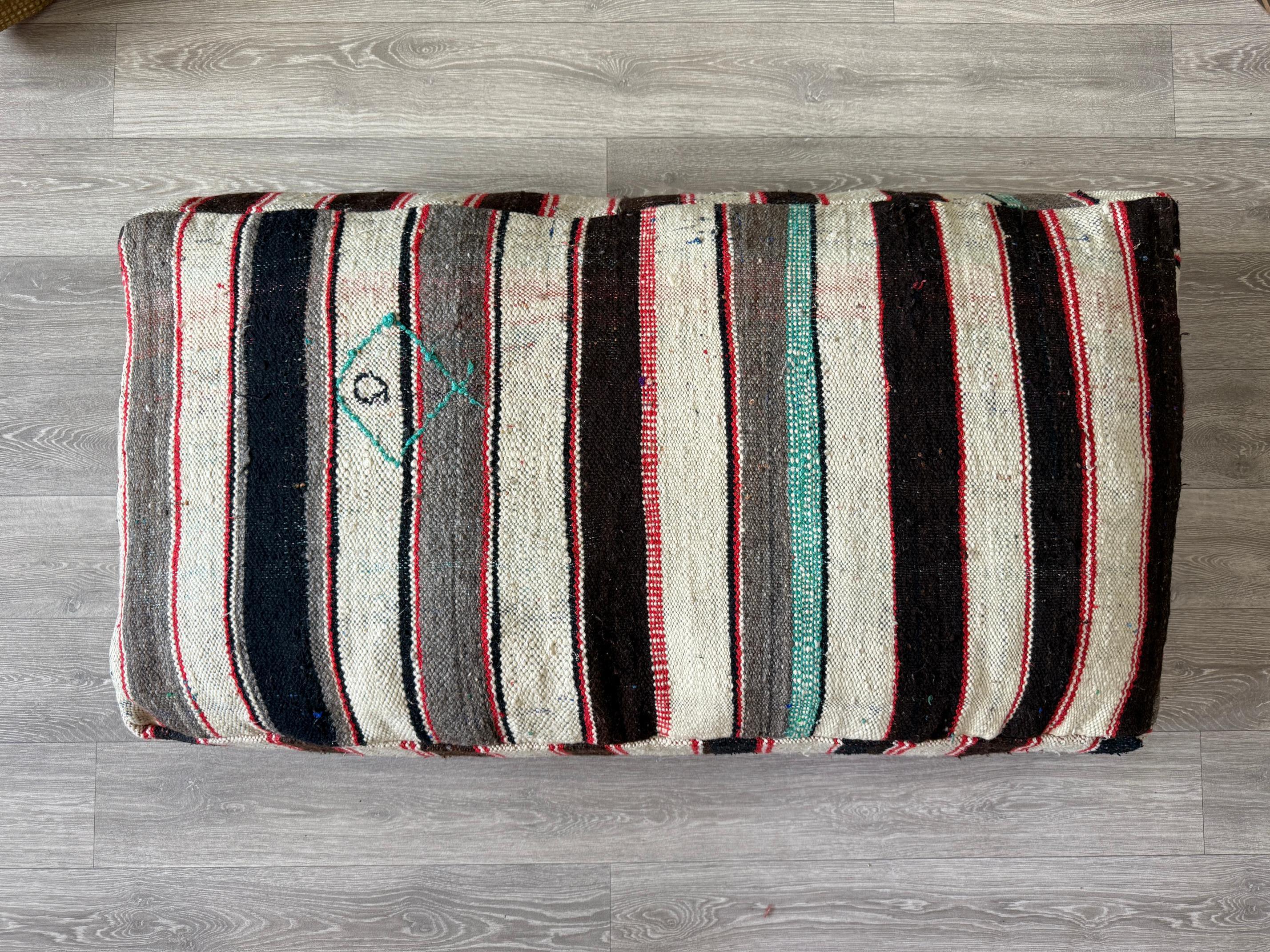 大型モロッコキリムオットマン 24インチ×47インチ – ヴィンテージ