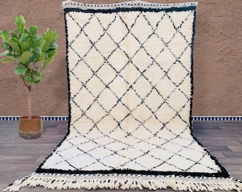 Moroccan Beni Ourain Rug – Moroccan Wool Carpet – Diamond Trellis with Black Border – Handmade Berber Rug – Custom Size