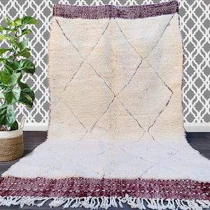 Beni Ourain Moroccan Rug 5.2x9.4 FT – Handmade Wool Berber Carpet – Burgundy Diamond Accent – Authentic Moroccan Area Rug