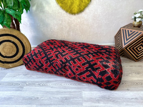 大型ベルベルキリムプーフ 24インチ×47インチ – モロッコヴィンテージ