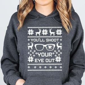 Dispararás tu sudadera con capucha Eye Out, regalos de Navidad, camisa de Navidad, sudadera con capucha de Navidad, sudadera de invierno, camisa de Navidad divertida, suéter feo