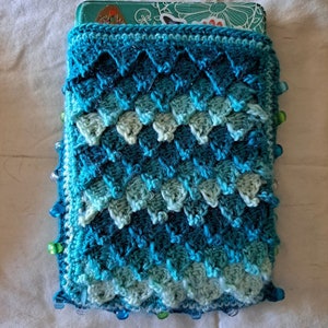 Crocheted Kindle Paperwhite Sleeve: Ocean Dragon Scale Design