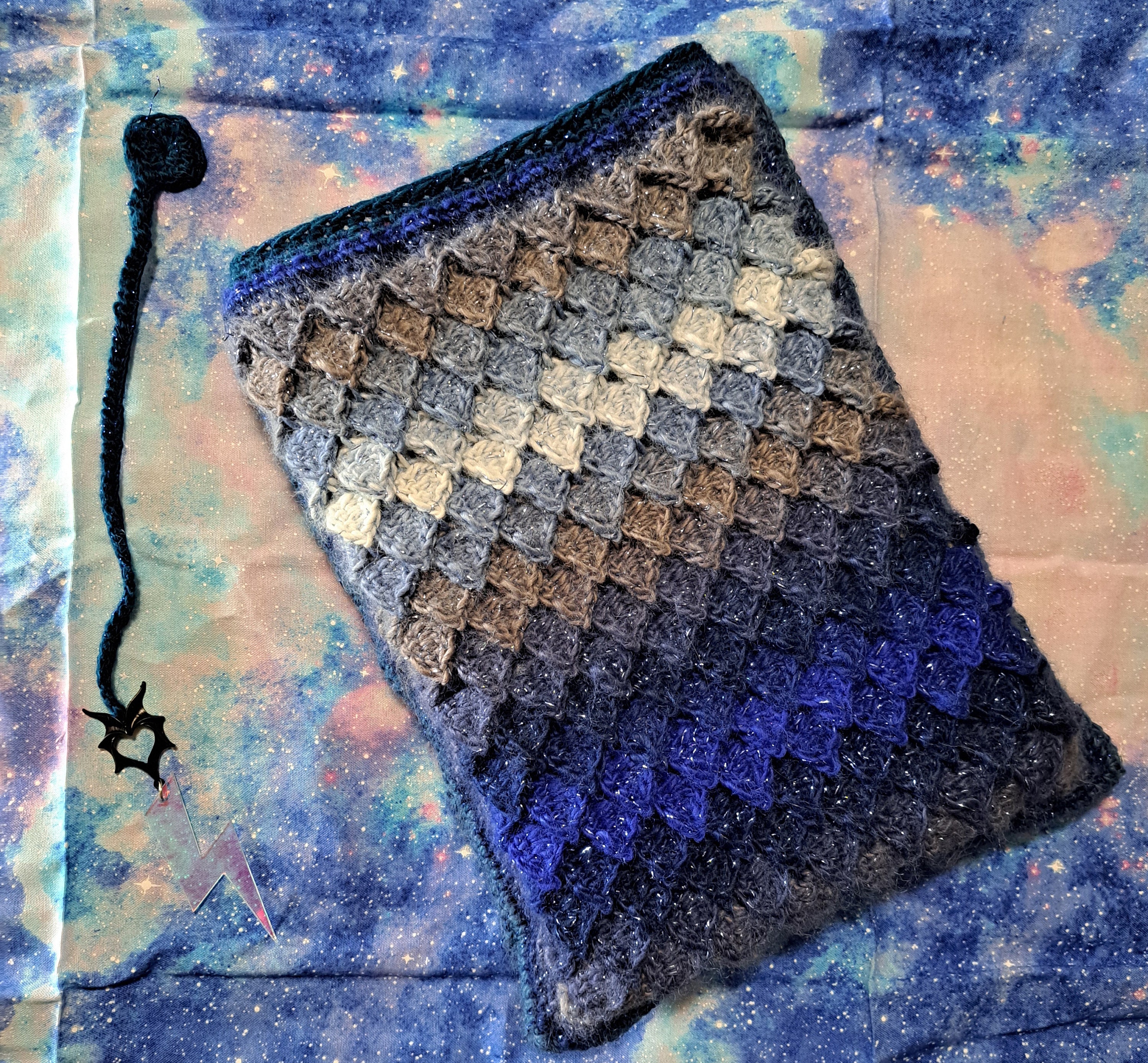 40 Dragon Scale Crochet Patterns: Unleash Your Creativity with Unique Designs! 26 Crocheted Dragon Scale Book Sleeve & Bookmark Set