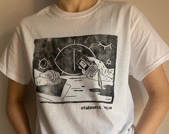 camiseta con estampado de bloques de doble cara de The Magnus Archives