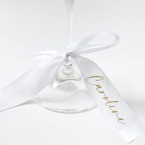 Personalisierte Satinbänder 55 x 25 mm mit Namen | Hochzeit | Platzkarte | Weinglas Champagnerglas | Satinband | Namensschild | Gastgeschenk