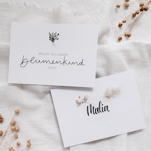 Blumenmädchen Postkarte DIN A6 | personalisiert | Sticker handgeschrieben | Trockenblumen | Blumenkind | Ringträger | Ringträgerin | Weiß