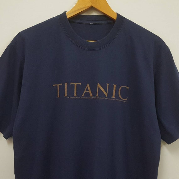 Vintage TITANIC spell out design t-shirt - image 3