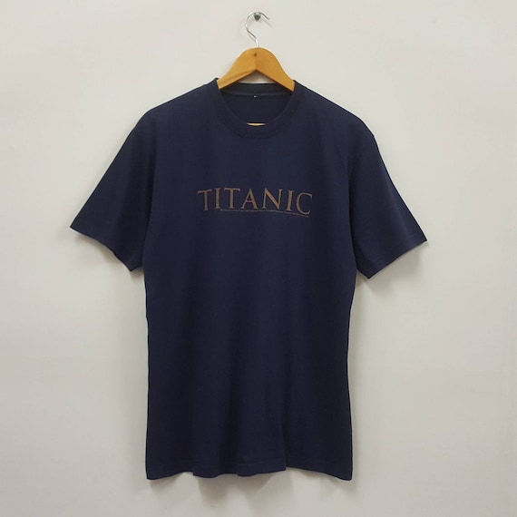 Vintage TITANIC spell out design t-shirt - image 1