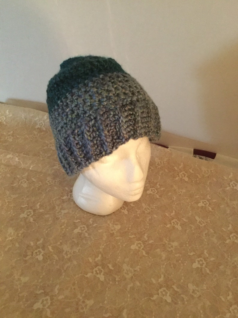 Crochet hat small women/'s or teen size