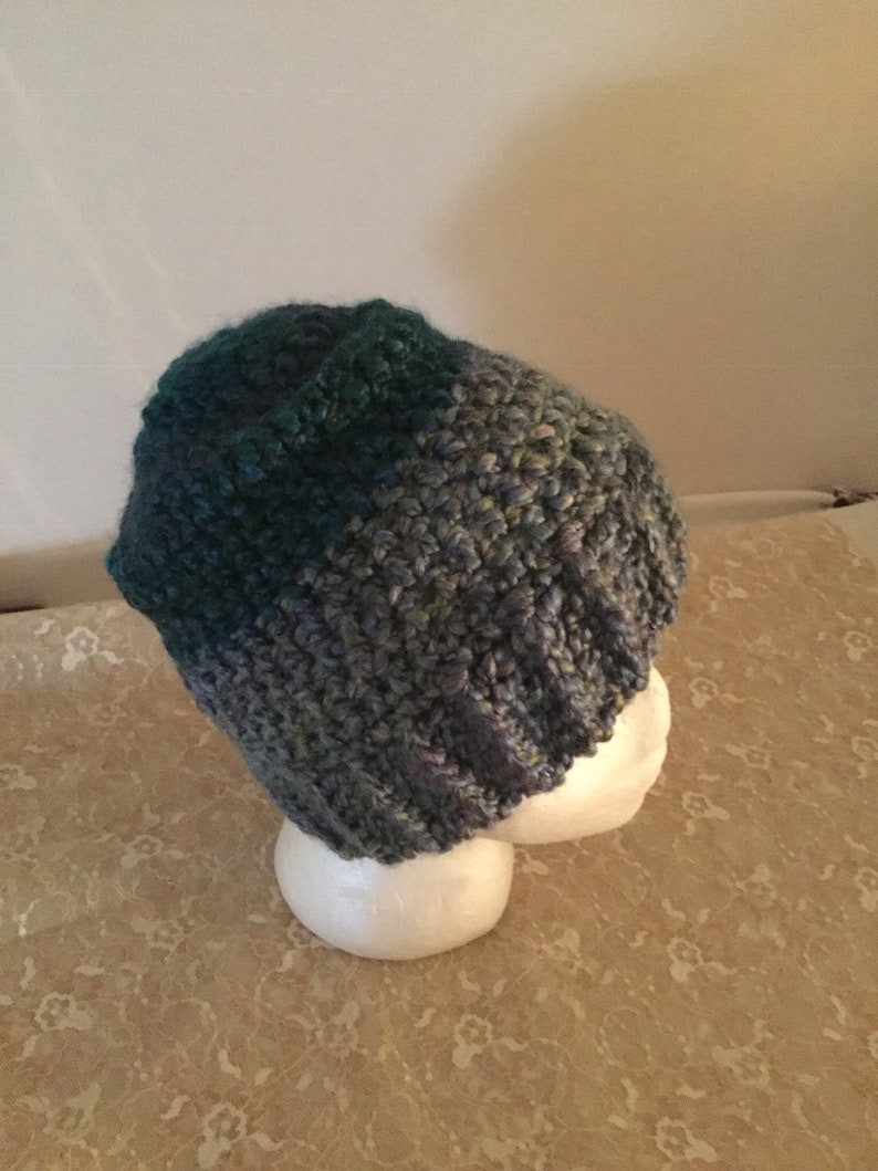 Crochet hat small women/'s or teen size