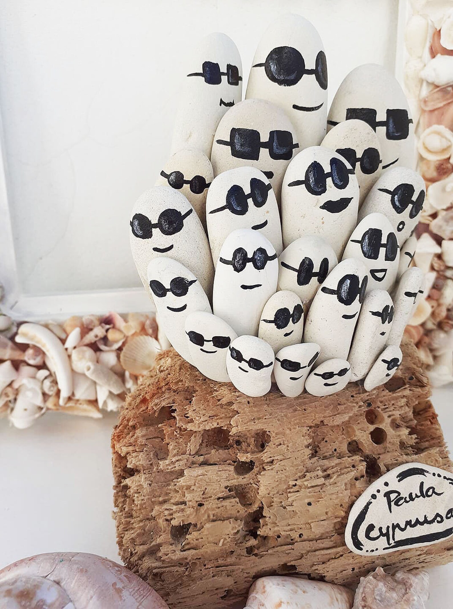 Cara de piedra con gafas de sol guijarro en el arte de la roca | Etsy