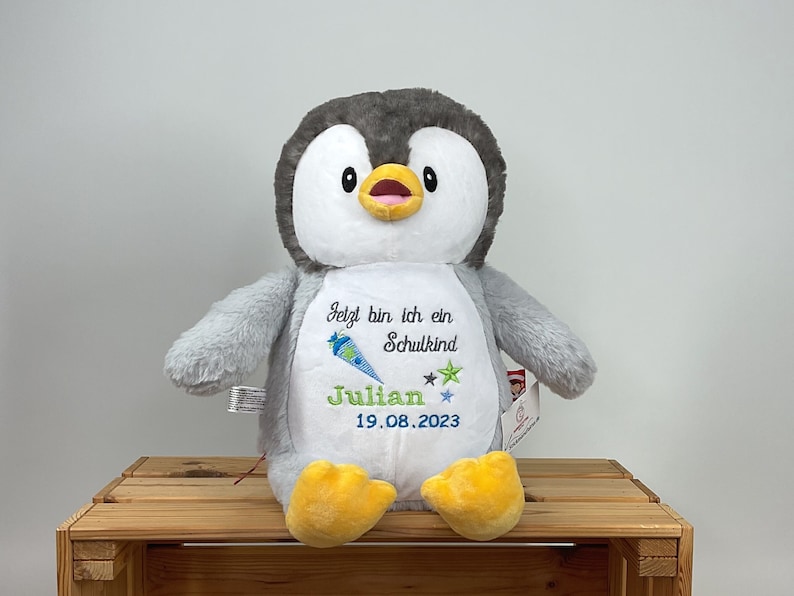 Pinguin grau personalisiert mit Stickerei Bild 1