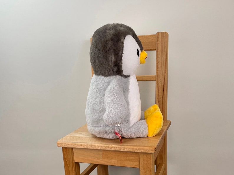 Pinguin grau personalisiert mit Stickerei Bild 5