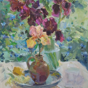 Iris morados, flores de verano, decoración floral, regalo floral para mamá, arte ucraniano, decoración de cocina, pintura al óleo colorida a bordo de N.Hramova