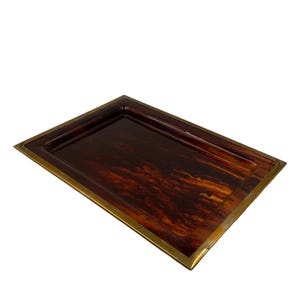 Vassoio Hollywood Regency in ottone e lucite tartarugata, Italia anni &#39;70