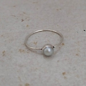Anello di perle di mare d&#39;argento Sterling, Anello di perla rotondo d&#39;acqua dolce, anello June Birthstone, anello di perla Dainty, Anello delle donne, anello di promessa per lei