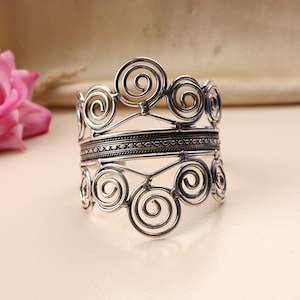 Handcrafted Silver Plated Spiral Statement Cuff – Boho Festival Bracelet – Adjustable Tribal Jewelry – Artistic Spiral Armlet – Unique Gift