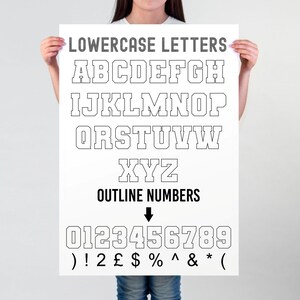Puede incluir: Un p&oacute;ster blanco con texto negro y contornos de letras min&uacute;sculas, n&uacute;meros y s&iacute;mbolos. El texto dice "LOWERCASE LETTERS", "ABCDEFGH", "IJKLMNOP", "ORSTUVW", "XYZ", "OUTLINE NUMBERS", "0123456789", ") ! 2 &pound; $ % ^ & * (".