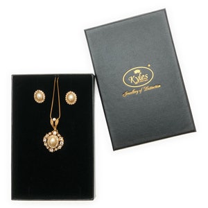 Kyles Collection | Oval Pearl Pendant Set | Swarovski Oval Pendant Set | Swarovski Necklace | Wedding Gifts | Indian Jewellery | Christmas