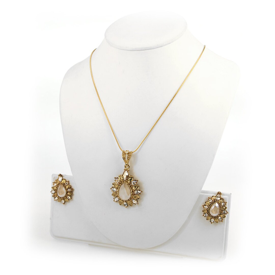 Collection Kyle Ensemble de pendentifs Navabi Ensemble de cristaux Swarovski Cadeaux de mariage Bijoux indiens cadeau pour elle Ensemble de pendentifs Coffret cadeau Etsy France