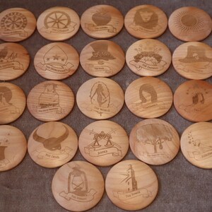 Tarot Arcanos Mayores Baraja Circular de Madera +Bolsa Rústica de Cuero Natural Incluida
