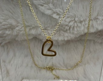 Collar con dije de corazón dorado