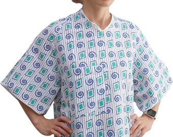 IV Medical Hospital Gown, Snaps on Shoulders - Size Small/Medium