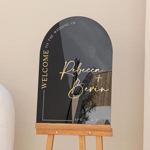 Shinny Black Acrylic Welcome Sign, Arched Shaped Wedding Sign - Wedding Decorations - Wedding Reception Signage - Personalized Welcome Sign