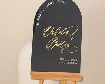 Black Acrylic Wedding Welcome Sign with Mirror Gold Names - Arch Wedding Sign - Ceremony Welcome Sign - Modern Acrylic Sign - Wedding Signs