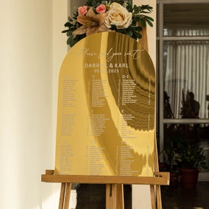 Spiegel Gold Acryl Sitzplan - Bitte sitzen Sie Hochzeitsschild - gewölbter Hochzeitssitzplan, Empfangsdekor, Bitte finden Sie Ihren Sitzplatz