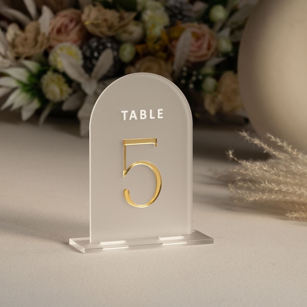 Números de mesa de acrílico de arco esmerilado - signo de acrílico esmerilado - decoración de la mesa de la boda - señalización de la boda - números de mesa de oro, números esmerilados