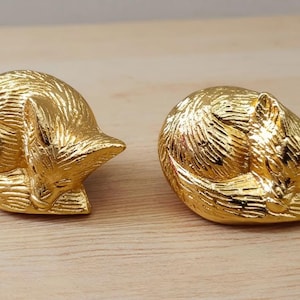 Knopp i mässing, sovande räv, djurskåpsknopp