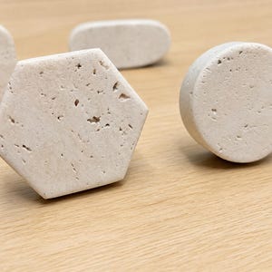 Boutons de meuble en pierre travertin, poignées de tiroir beiges naturelles