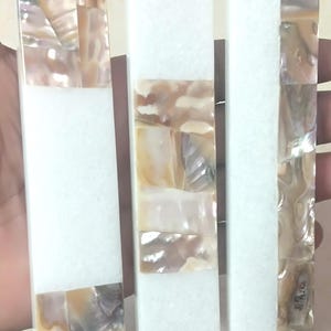 Puxador longo para armário em pedra branca e madrepérola