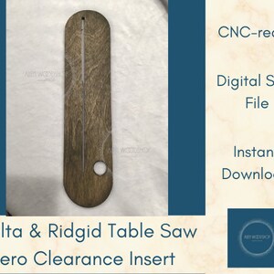 Puede incluir: Un inserto de cero holgura de madera marr&oacute;n para una sierra de mesa Delta o Ridgid. El inserto tiene una ranura para una hoja y un agujero para la extracci&oacute;n de polvo. La imagen incluye el texto "CNC-ready", "Archivo SVG digital", "Descarga instant&aacute;nea" y "ALLEN WOODSHOP".