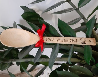 Cucharón/espátula de madera decorado a mano y personalizable. Excelente idea de regalo para bodas, fiestas y diversas ocasiones.