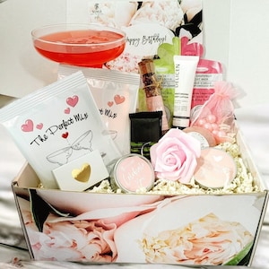 Birthday Gift for Her – Luxury Spa Box, Personalized Gift, Self Care Kit & Relaxation Spa Basket with a Fun Cocktail Twist- MDGB016C