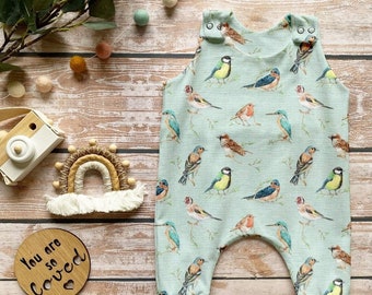 Romper de pájaros de jardín, romper de jersey elástico de pájaros británicos, romper de pierna completa para niños pequeños, estampado exclusivo, idea de regalo para bebés de primavera y verano