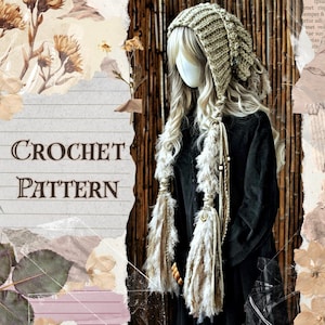 Può includere: Un cappuccio all'uncinetto beige con una trama a coste e lunghe nappe intrecciate pendenti con accenti di filato soffice e perline di legno. Il testo CROCHET PATTERN è visualizzato sul lato sinistro dell'immagine su uno sfondo collage.