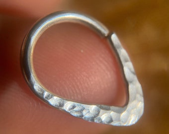 Hammered septum ring, 16 Gauge septum ring, Septum triangle piercing, Solid sterling silver septum hoop, endless septum hoop