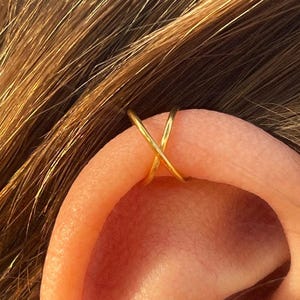 Criss Cross Ear Cuff, Upper Ear Cartilage No Piercing, Crossed Line Cuff Non-Pierced, 24k gold plated sterling silver, 92460G