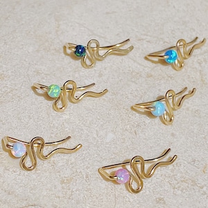 Opal snake Ear climber mini, 14 k gold filled, Snake ear crawler, Dainty ear climbers, Fire opal snake imagem 2