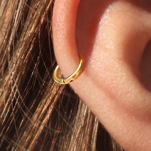Pair of cartilage hoops 8mm, Huggie gold hoop earrings, Huggie sleepers for everyday, Sterling silver 18k gold plated hoops, 9923G