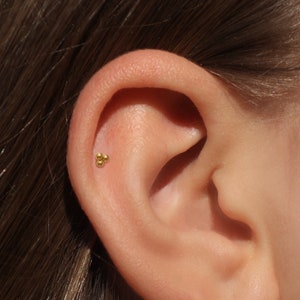 24k Gold triple bal cartilage stud, triple ball flat back stud, 16 gauge implant grade, internally threaded titanium labret, 5574