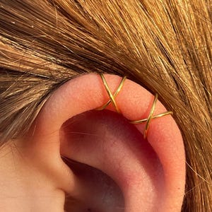 Set of two earr cuffs no piercing, X line ear cuff, Gold crossed ear cuff, Upper Cartilage, 92460G