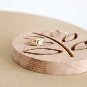 Vegetal ring holder |