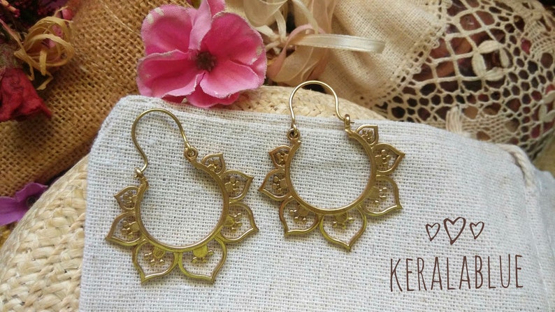 Pendientes \u00e9tnicos de aro flor de loto de Indiapendientes de yoga en forma de flor espiritualregalos alternativos para ella de bisuter\u00eda