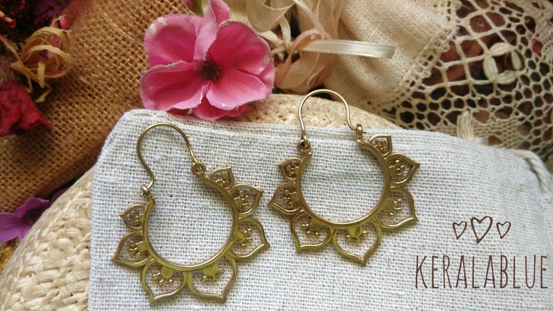 Pendientes \u00e9tnicos de aro flor de loto de Indiapendientes de yoga en forma de flor espiritualregalos alternativos para ella de bisuter\u00eda