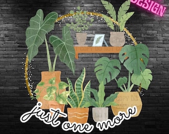 Può includere: Un'illustrazione ad acquerello di una collezione di piante in vaso con il testo "just one more" in un contorno nero. Le piante sono di diverse dimensioni e forme, tra cui una grande pianta frondosa, una pianta serpente e una pianta monstera. Lo sfondo è un muro di mattoni grigio scuro.
